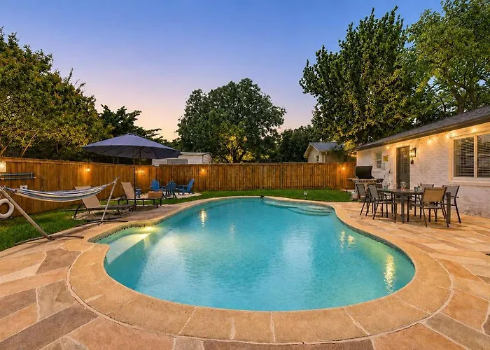 Modern Nrh Retreat Pool Bbq & Sleeps 10