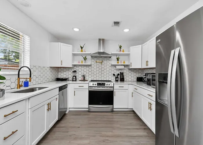 Modern Nrh Retreat Pool Bbq & Sleeps 10 Fort Worth