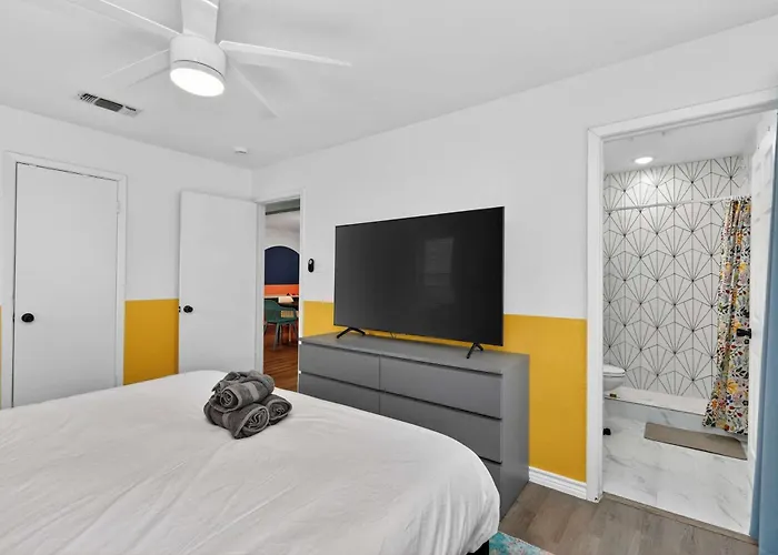 Modern Nrh Retreat Pool Bbq & Sleeps 10 Fort Worth