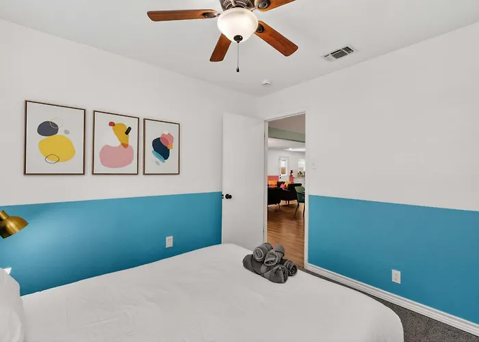 Modern Nrh Retreat Pool Bbq & Sleeps 10 Fort Worth