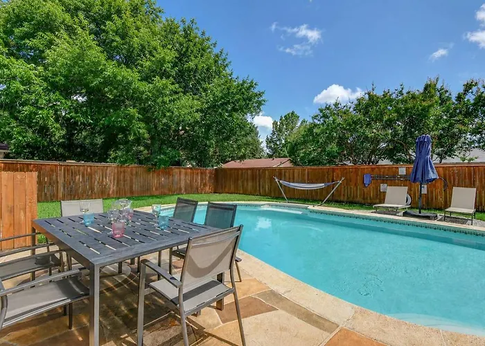 Modern Nrh Retreat Pool Bbq & Sleeps 10 *