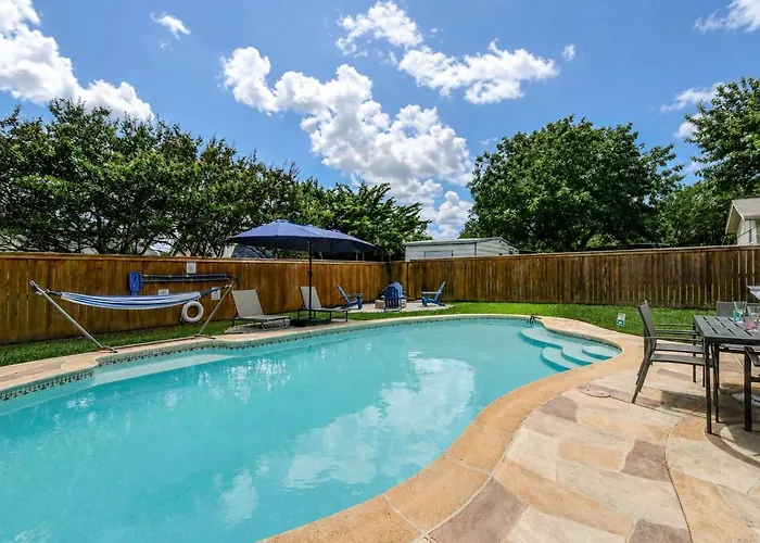 Modern Nrh Retreat Pool Bbq & Sleeps 10 * Fort Worth
